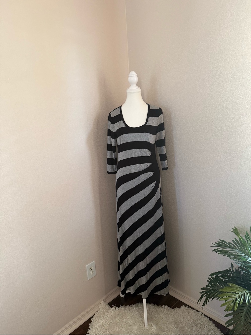 Calvin Klein Black Grey Striped Maxi Dress Soft Stretch Casual Elegant Size 8. - Picture 3 of 7